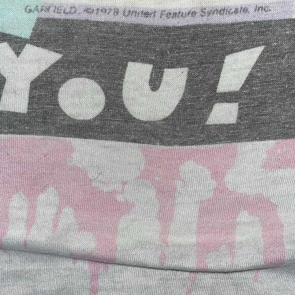 Vintage 1978 Flirts Garfield t-shirt featuring the cartoon character holding a f - Picture 4 of 5